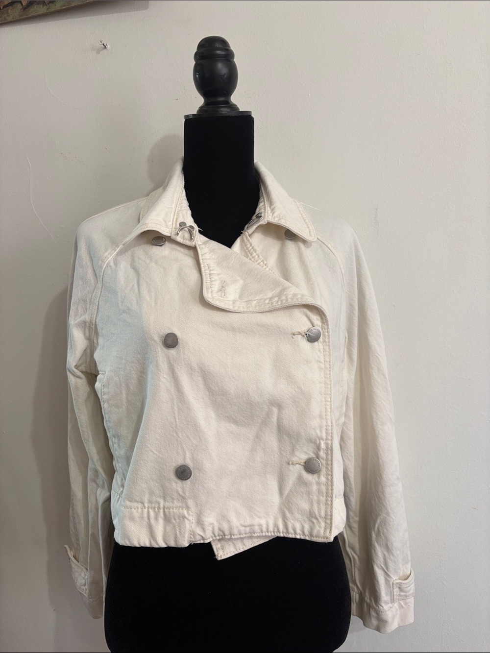 Universal Thread Cream Double-Breasted Cropped Trench Jacket Msz